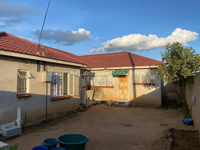 4 Bedroom House for Sale in Ushewokunze, Harare
