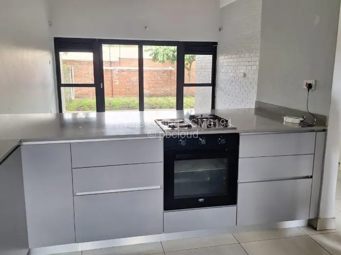 Townhouse/Cluster to Rent in Meyrick Park, Harare