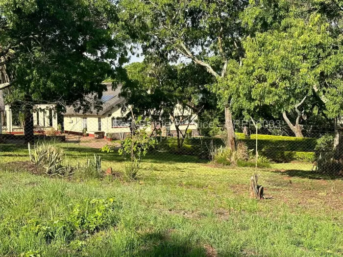 Farm/Plot for Sale in Lake Chivero, Lake Chivero