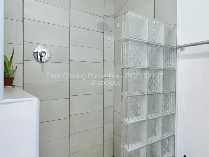 1 Bedroom Cottage/Garden Flat to Rent in Borrowdale West, Harare