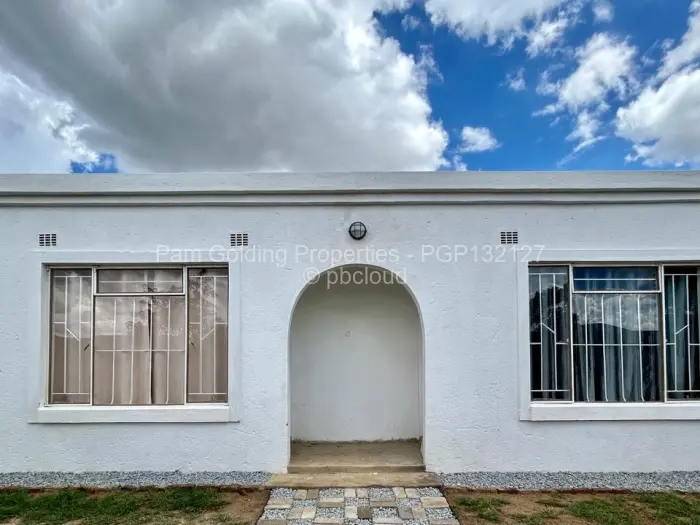 1 Bedroom Cottage/Garden Flat to Rent in Borrowdale West, Harare