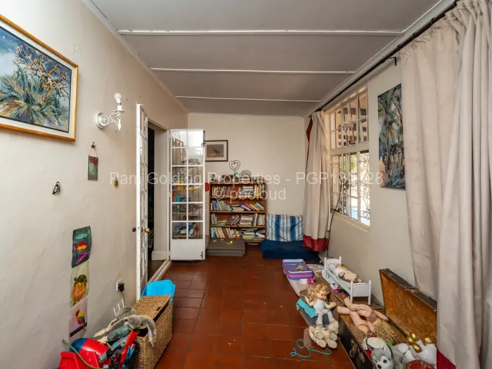 6 Bedroom House for Sale in Emerald Hill, Harare