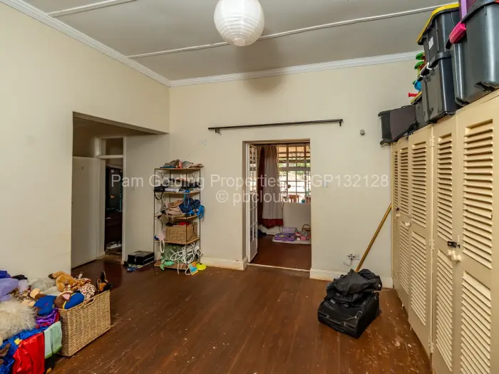 6 Bedroom House for Sale in Emerald Hill, Harare