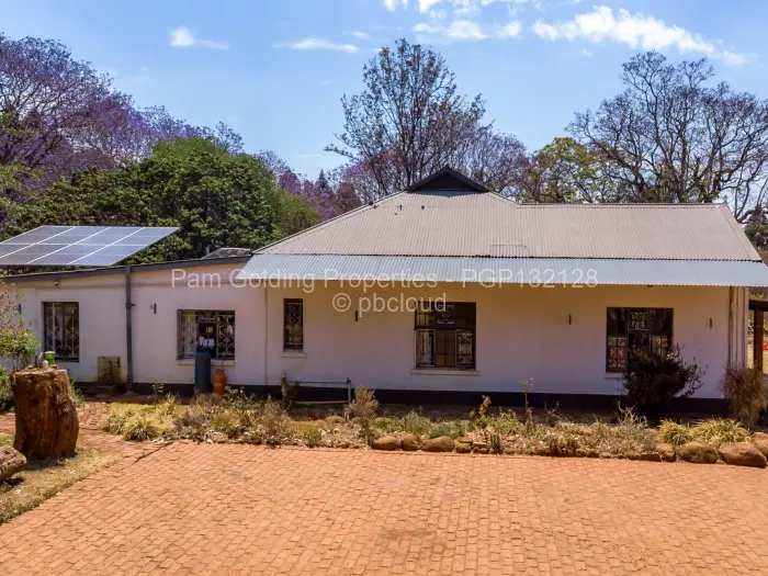 6 Bedroom House for Sale in Emerald Hill, Harare