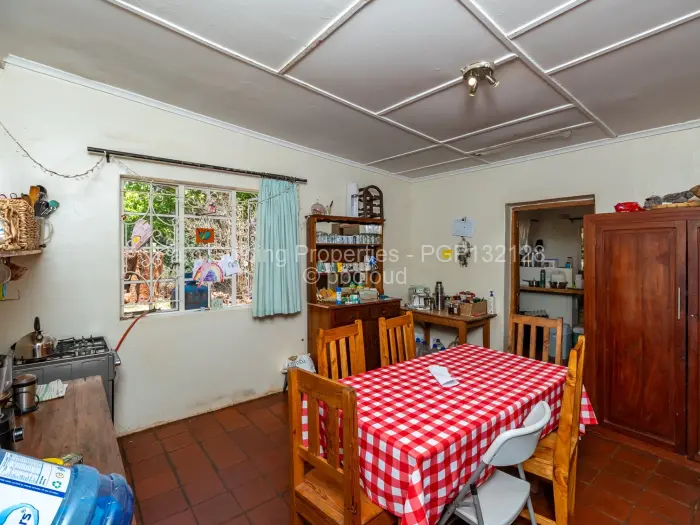 6 Bedroom House for Sale in Emerald Hill, Harare