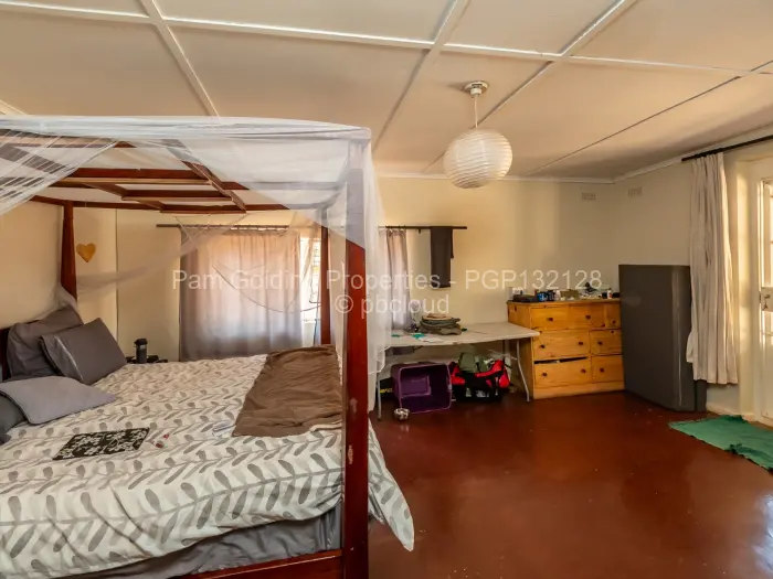 6 Bedroom House for Sale in Emerald Hill, Harare