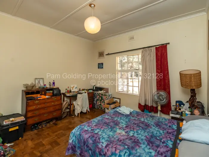 6 Bedroom House for Sale in Emerald Hill, Harare