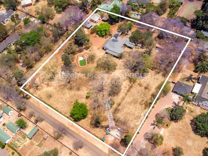 6 Bedroom House for Sale in Emerald Hill, Harare