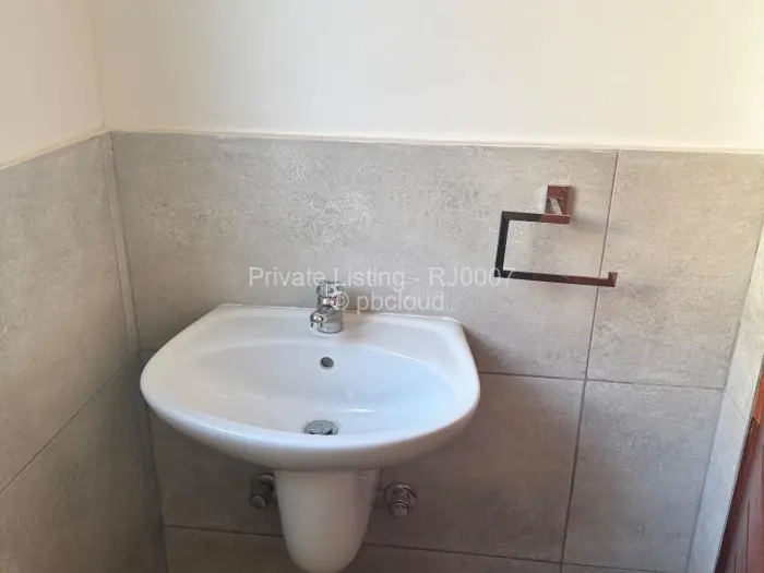 Flat/Apartment to Rent in Borrowdale West, Harare