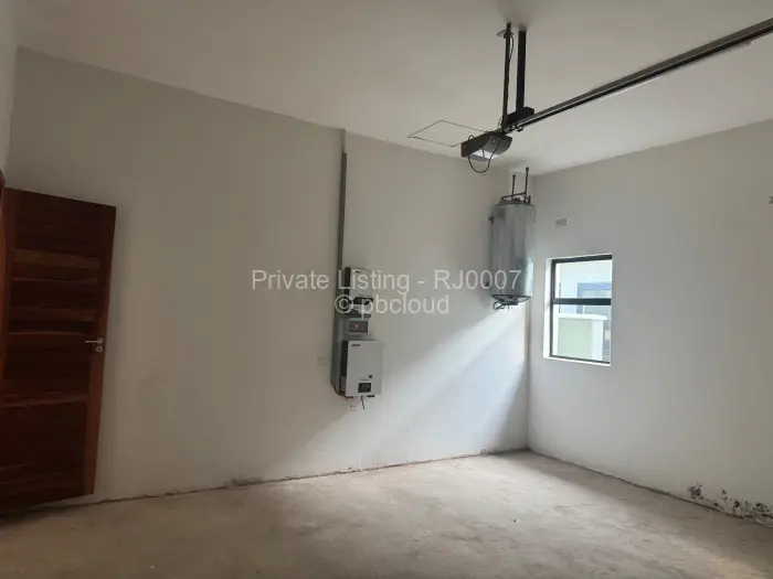 Flat/Apartment to Rent in Borrowdale West, Harare