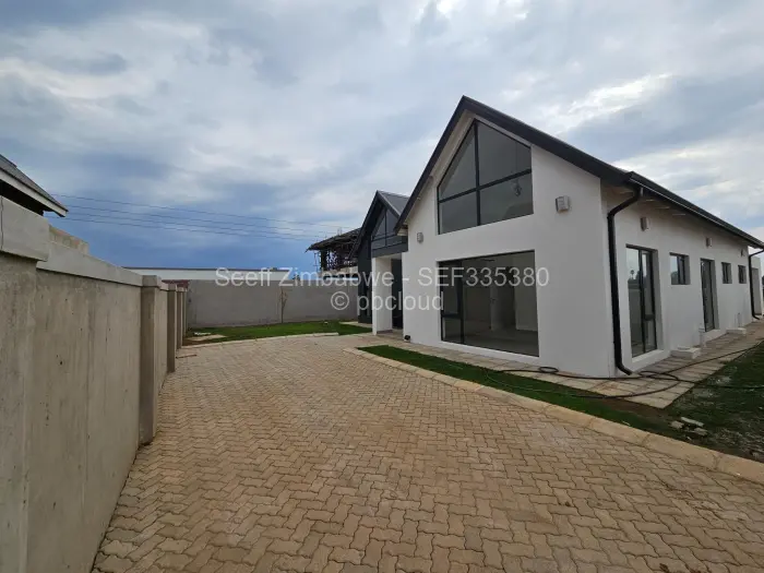 Townhouse/Cluster to Rent in Borrowdale West, Harare