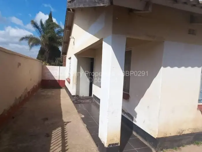 4 Bedroom House for Sale in Kuwadzana, Harare