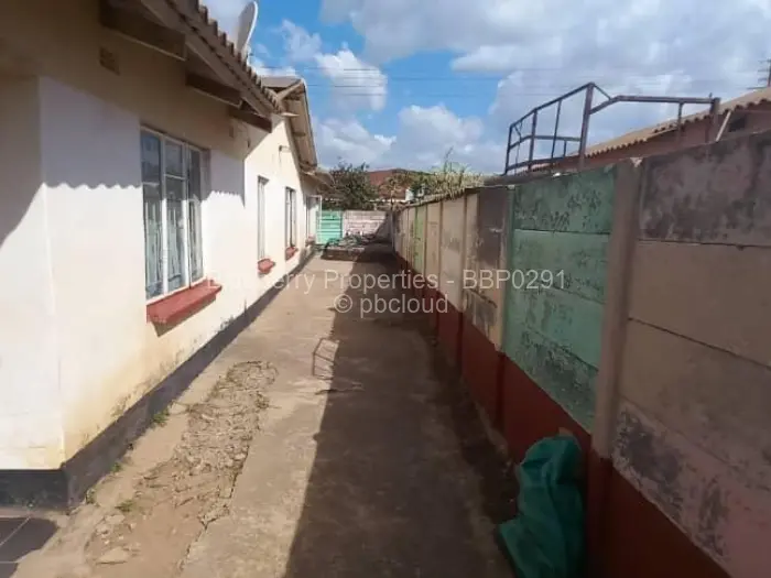 4 Bedroom House for Sale in Kuwadzana, Harare