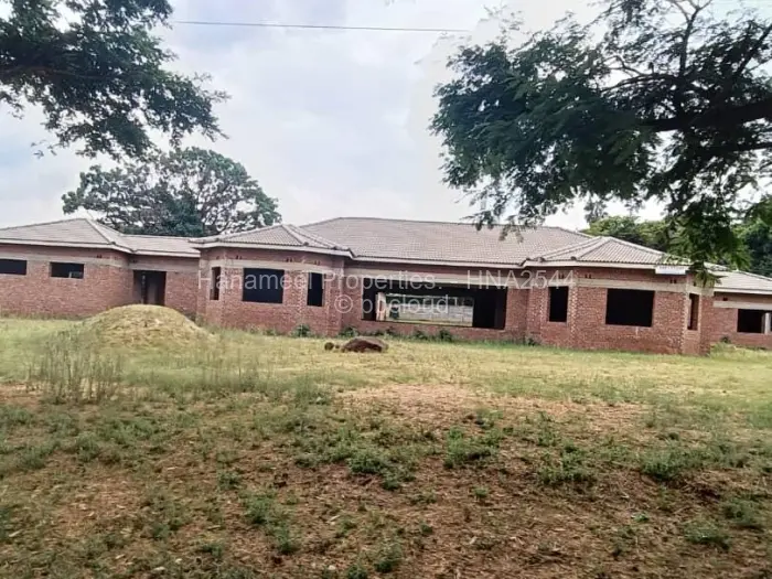 5 Bedroom House for Sale in Bluff Hill, Harare