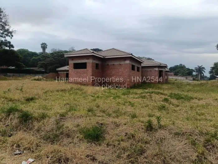 5 Bedroom House for Sale in Bluff Hill, Harare