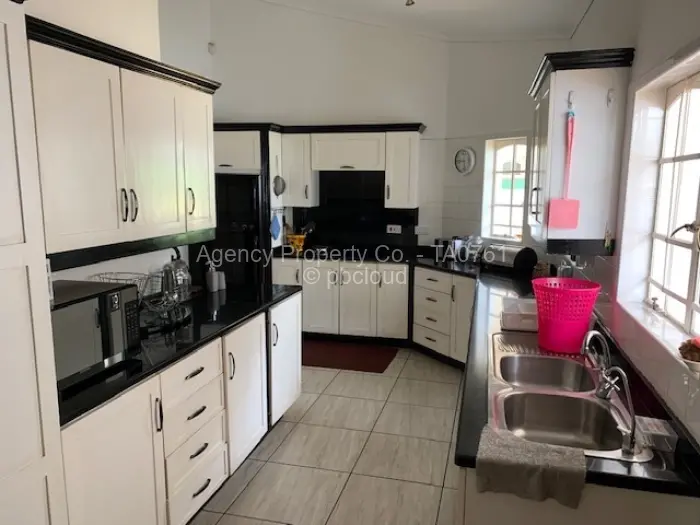 Townhouse/Cluster to Rent in Borrowdale, Harare