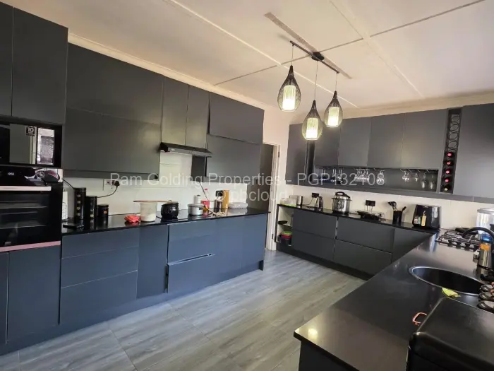 5 Bedroom House for Sale in Parklands, Bulawayo