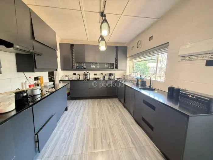 5 Bedroom House for Sale in Parklands, Bulawayo