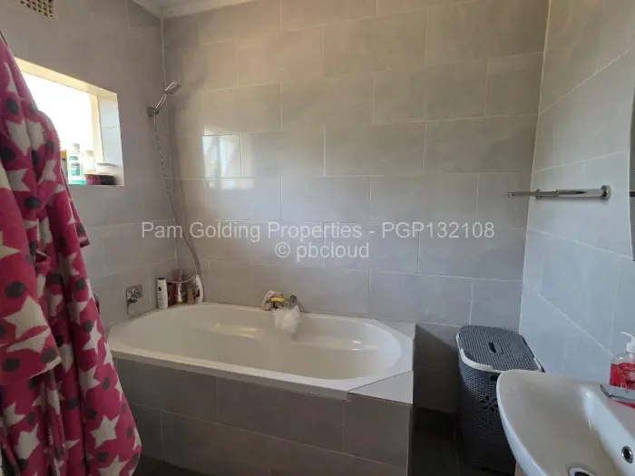 5 Bedroom House for Sale in Parklands, Bulawayo