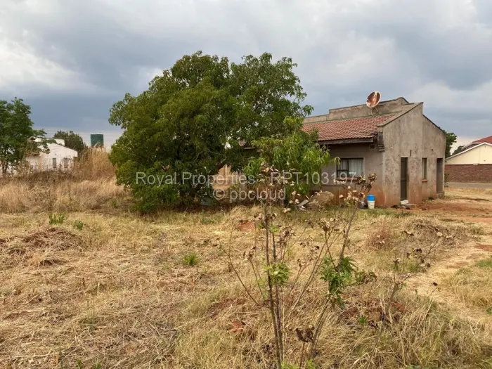 7 Bedroom House for Sale in Hogerty Hill, Harare