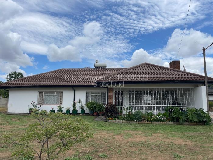 4 Bedroom House for Sale in Woodlands, Bulawayo