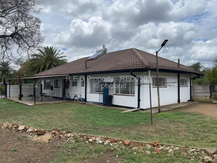 4 Bedroom House for Sale in Woodlands, Bulawayo