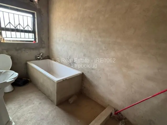 6 Bedroom House for Sale in Crowhill Views, Harare