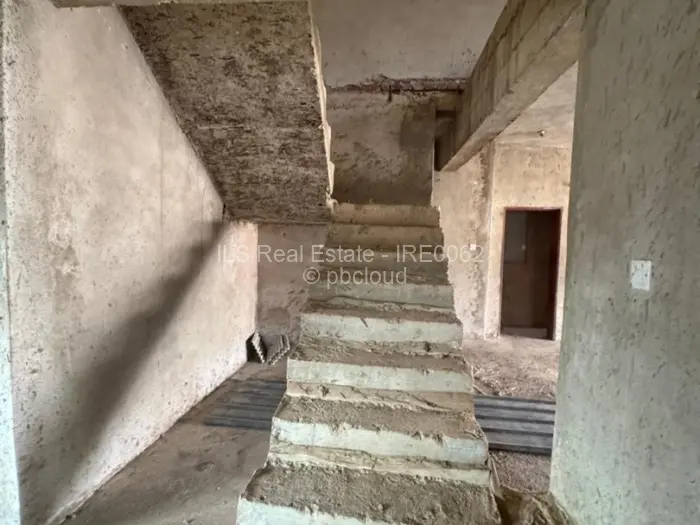 6 Bedroom House for Sale in Crowhill Views, Harare