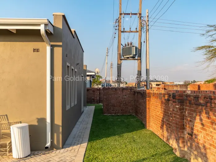 Townhouse/Cluster for Sale in Arlington, Harare