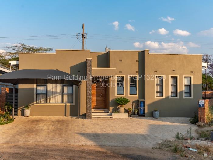 Townhouse/Cluster for Sale in Arlington, Harare
