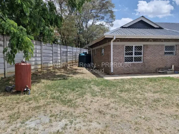 Townhouse/Cluster to Rent in Newlands, Harare