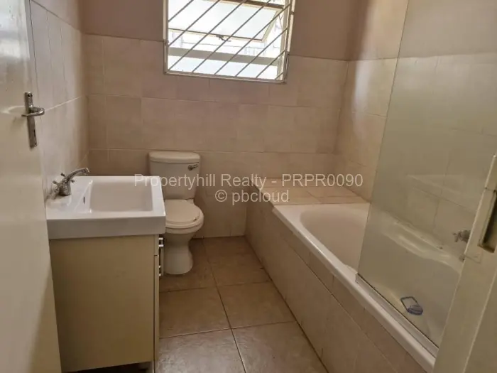 Townhouse/Cluster to Rent in Newlands, Harare