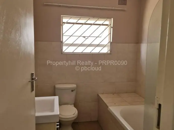 Townhouse/Cluster to Rent in Newlands, Harare