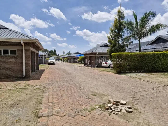 Townhouse/Cluster to Rent in Newlands, Harare
