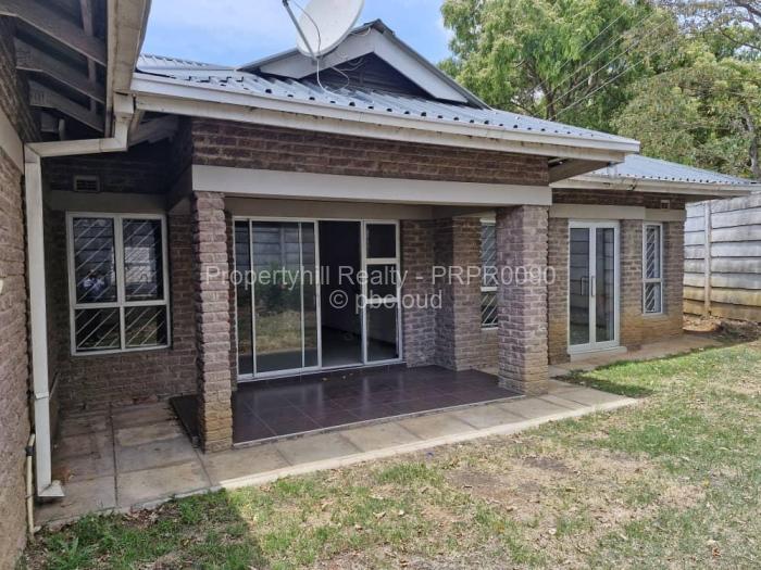 Townhouse/Cluster to Rent in Newlands, Harare