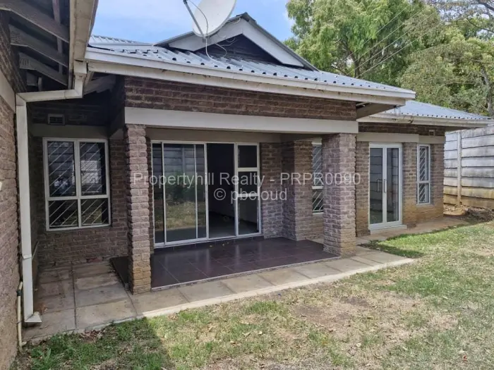 Townhouse/Cluster to Rent in Newlands, Harare