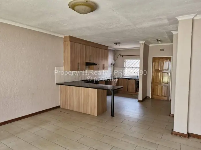 Townhouse/Cluster to Rent in Newlands, Harare