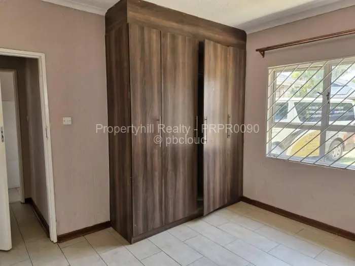 Townhouse/Cluster to Rent in Newlands, Harare