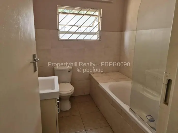 Townhouse/Cluster to Rent in Newlands, Harare