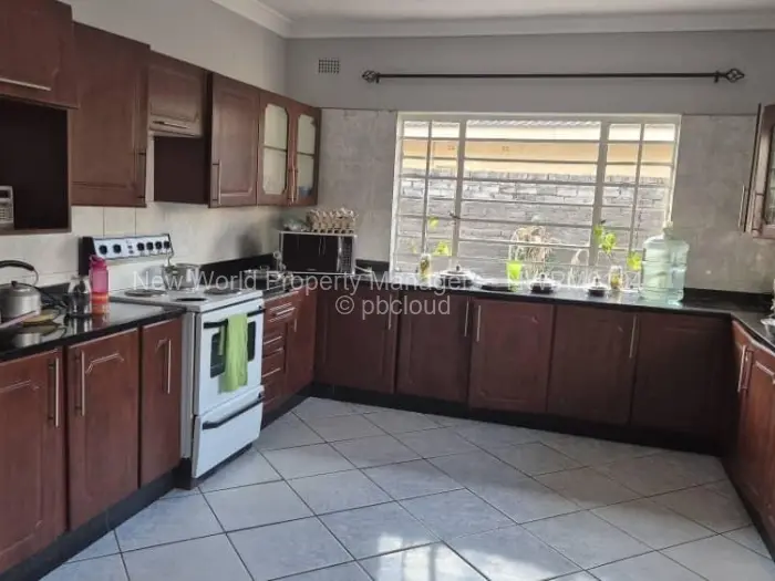 4 Bedroom House for Sale in Mainway Meadows, Harare