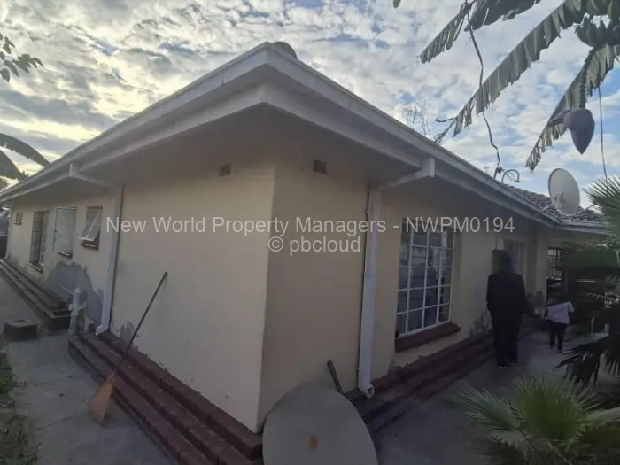 4 Bedroom House for Sale in Mainway Meadows, Harare