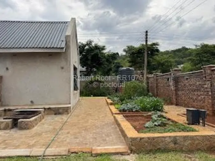 Townhouse/Cluster for Sale in Borrowdale Brooke, Harare