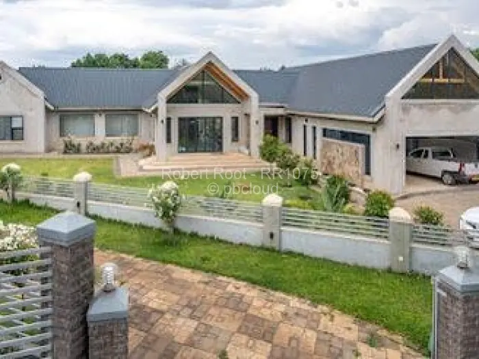 Townhouse/Cluster for Sale in Borrowdale, Harare