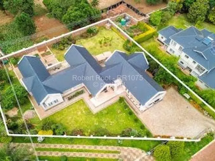 Townhouse/Cluster for Sale in Borrowdale, Harare