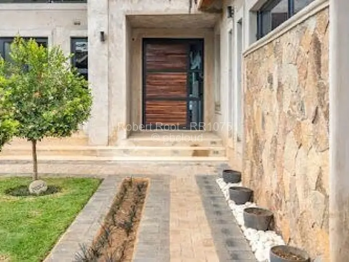 Townhouse/Cluster for Sale in Borrowdale Brooke, Harare