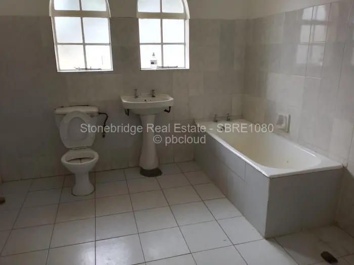 5 Bedroom House for Sale in Kumalo, Bulawayo