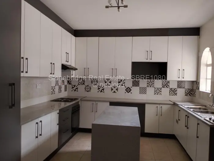 5 Bedroom House for Sale in Kumalo, Bulawayo