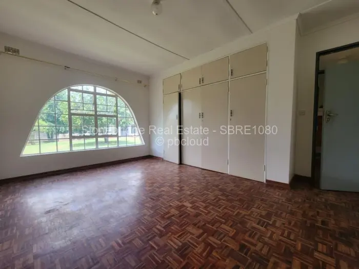 5 Bedroom House for Sale in Kumalo, Bulawayo