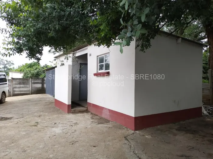 5 Bedroom House for Sale in Kumalo, Bulawayo