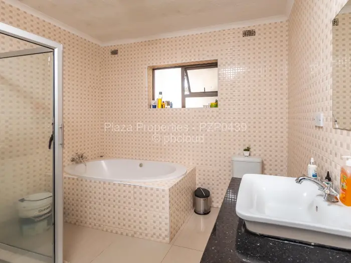 5 Bedroom House for Sale in Hogerty Hill, Harare